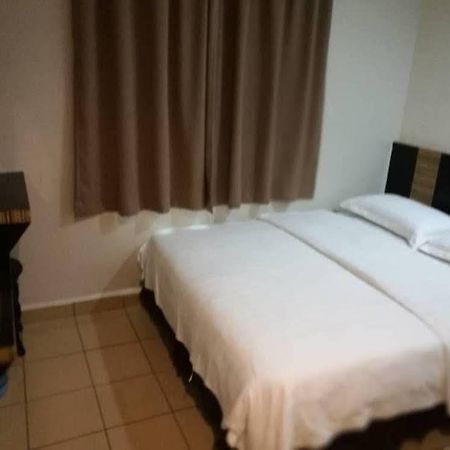 Hotel Traveller Kota Kinabalu Ngoại thất bức ảnh