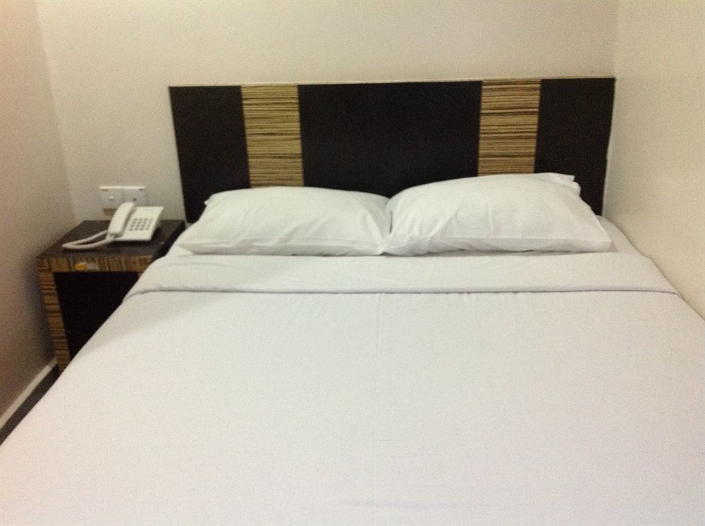 Hotel Traveller Kota Kinabalu Ngoại thất bức ảnh