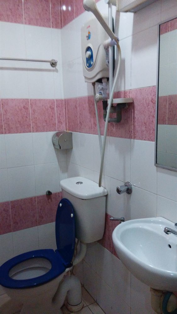 Hotel Traveller Kota Kinabalu Ngoại thất bức ảnh