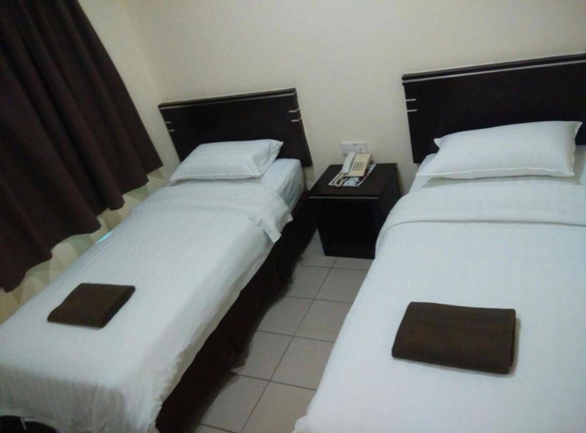 Hotel Traveller Kota Kinabalu Ngoại thất bức ảnh