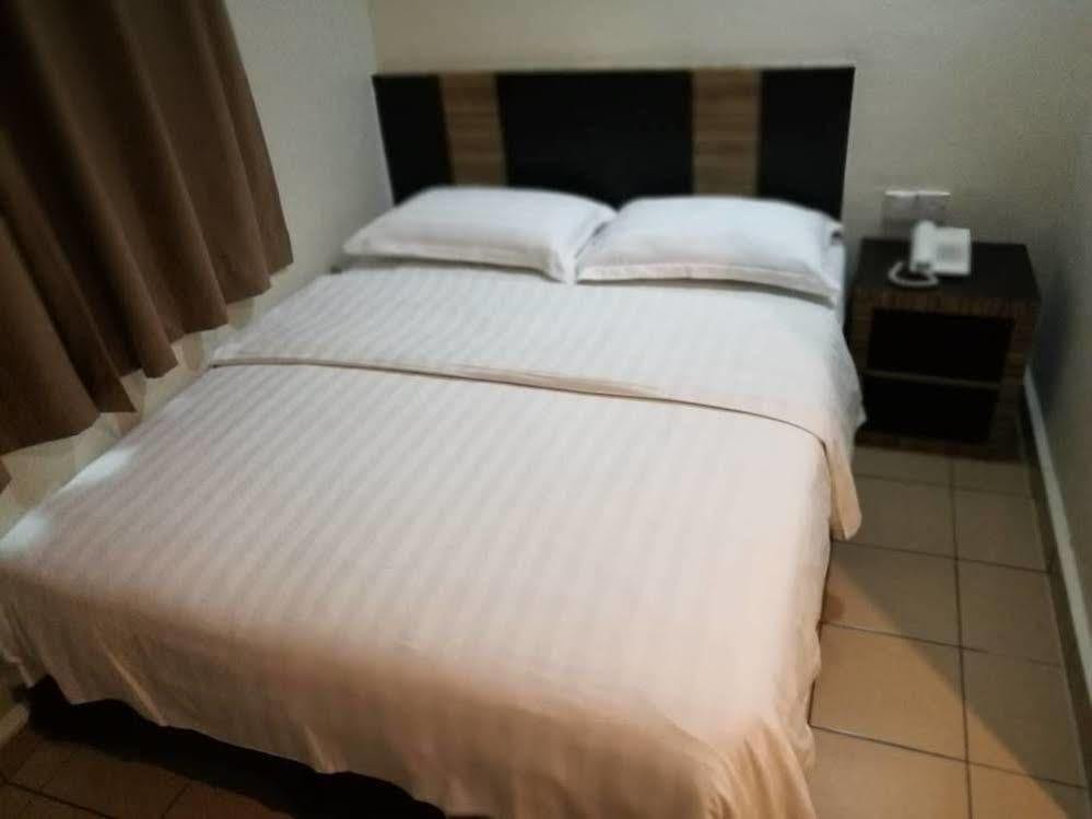 Hotel Traveller Kota Kinabalu Ngoại thất bức ảnh